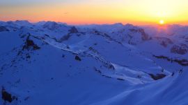 Montagna Innevata Tramonto